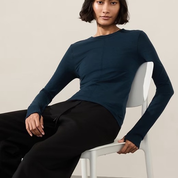 Athleta Sweaters - Athleta Ascent Seamless Top, Navy, Size XS